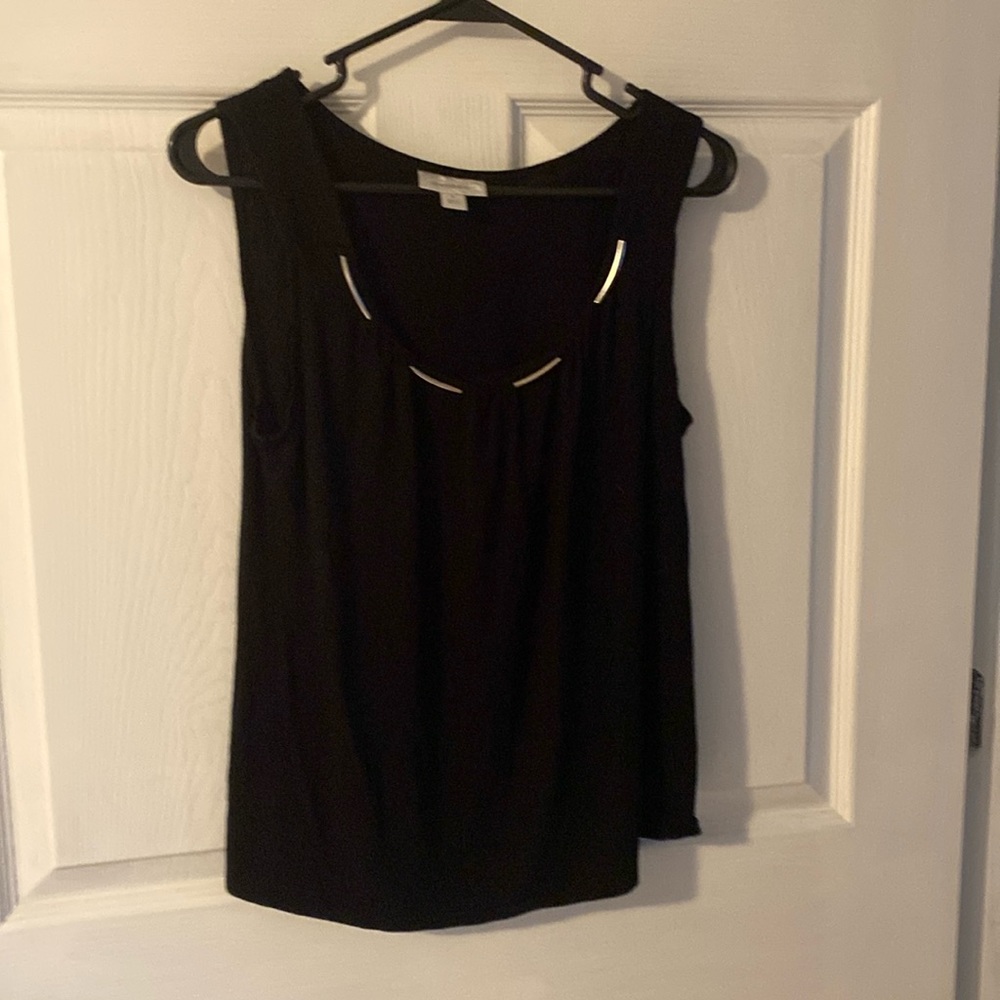 Dress Barn. Size M Top. Has build in silver metal necklace